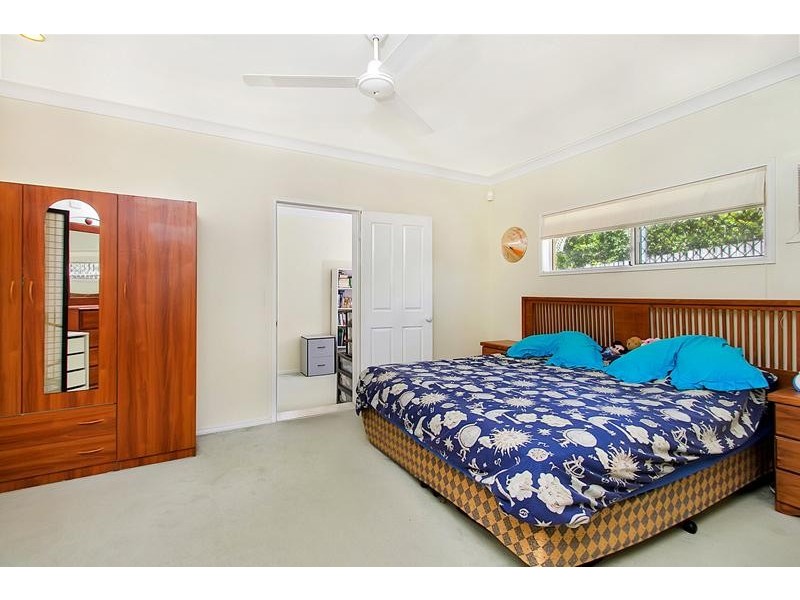 7 Redfern Place, Mooroobool QLD 4870