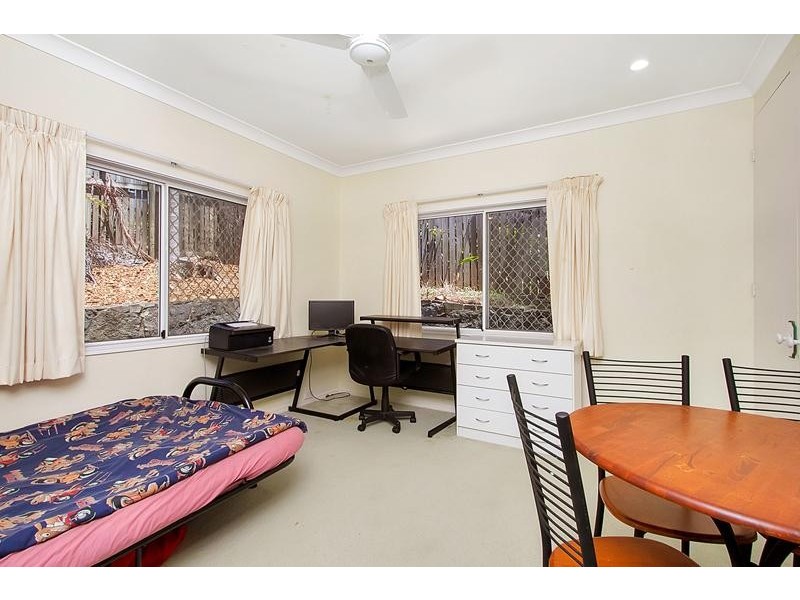 7 Redfern Place, Mooroobool QLD 4870