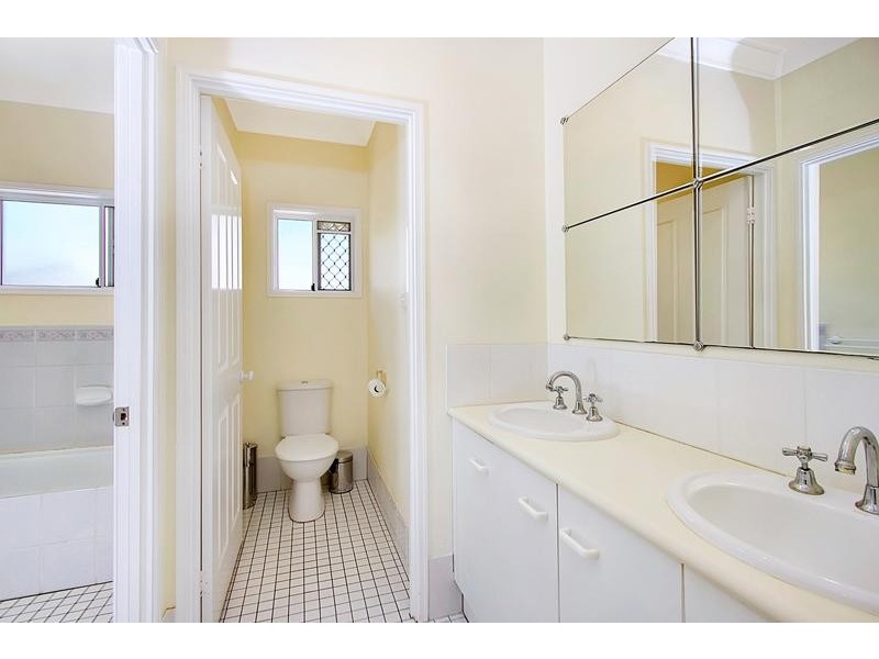 7 Redfern Place, Mooroobool QLD 4870