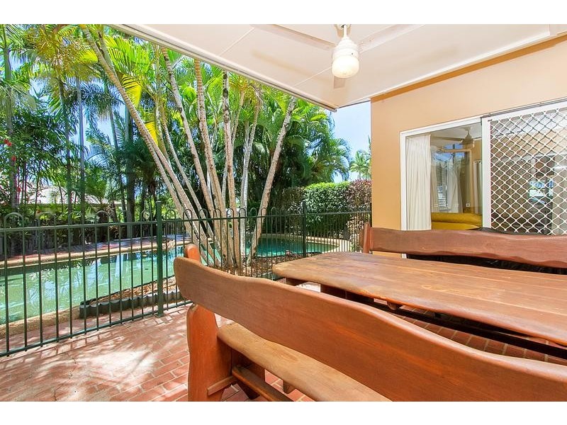 7 Redfern Place, Mooroobool QLD 4870