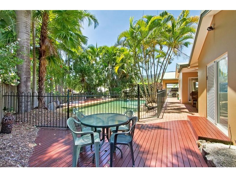 7 Redfern Place, Mooroobool QLD 4870