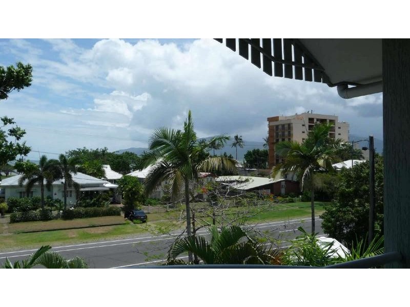 9/303 Lake Street, Cairns QLD 4870