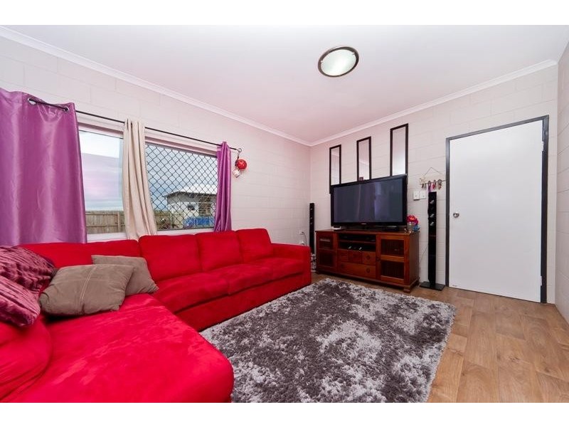 35 Robert Road, Bentley Park QLD 4869