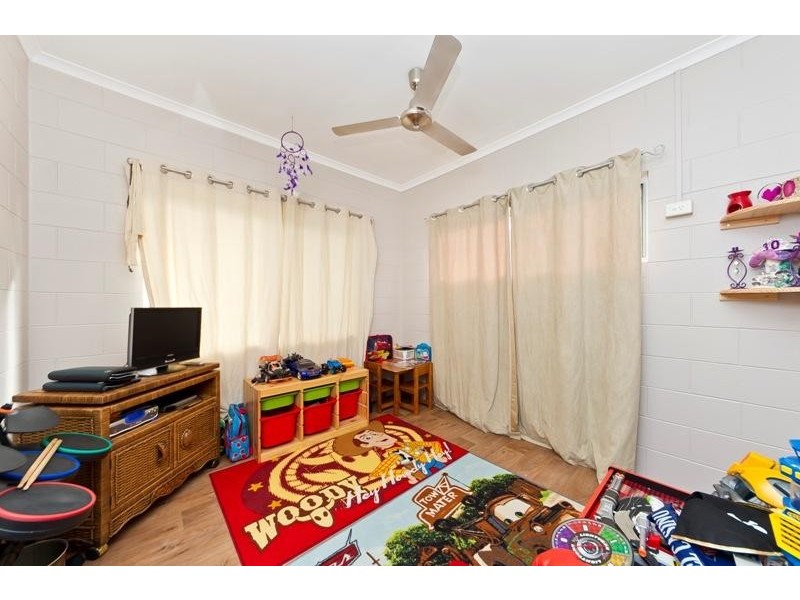 35 Robert Road, Bentley Park QLD 4869