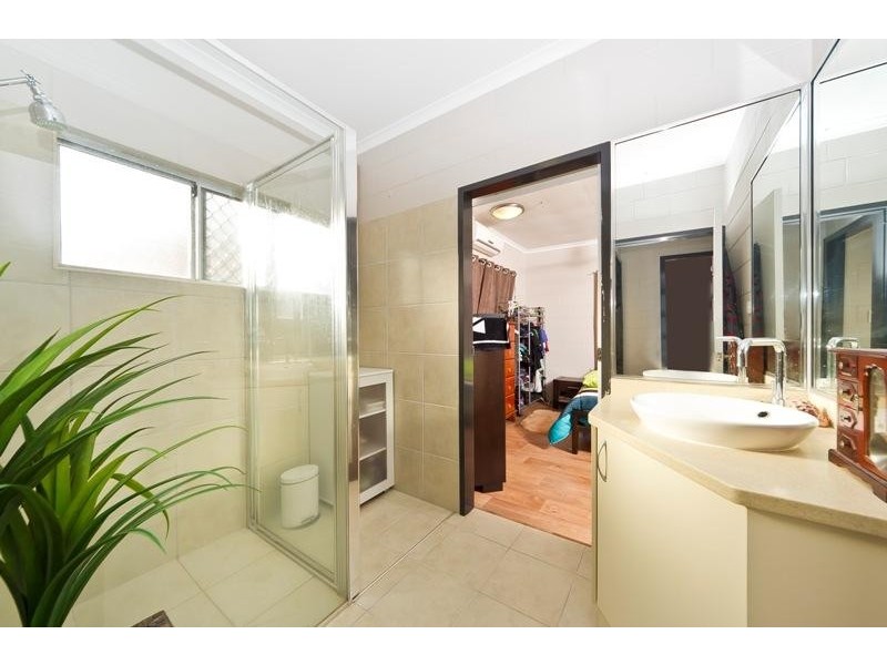 35 Robert Road, Bentley Park QLD 4869