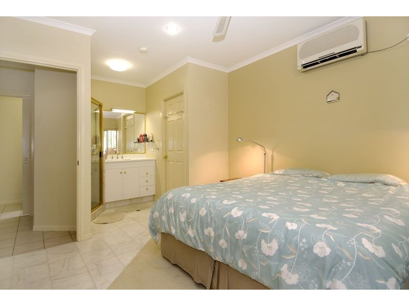 17 Sommerville Crescent, Whitfield QLD 4870