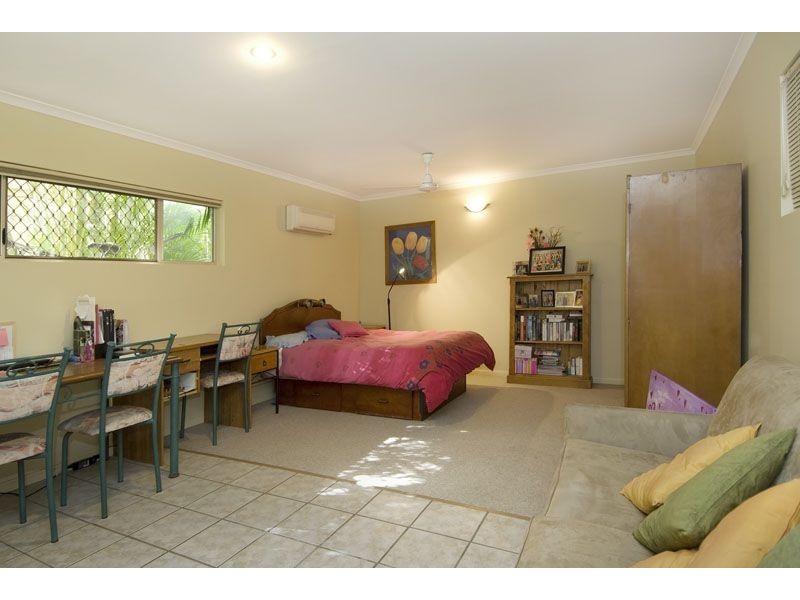 17 Sommerville Crescent, Whitfield QLD 4870