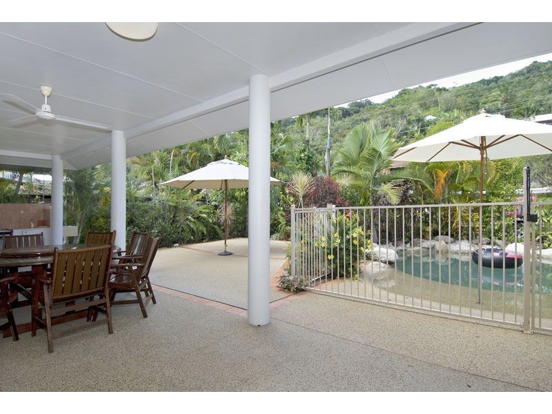 17 Sommerville Crescent, Whitfield QLD 4870