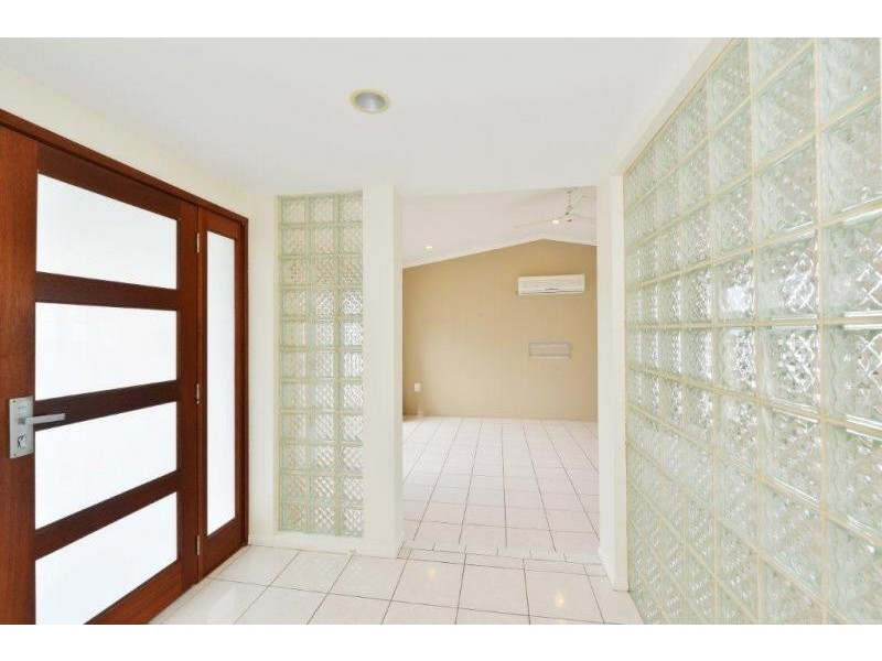 3 Rosemont Court, Mooroobool QLD 4870