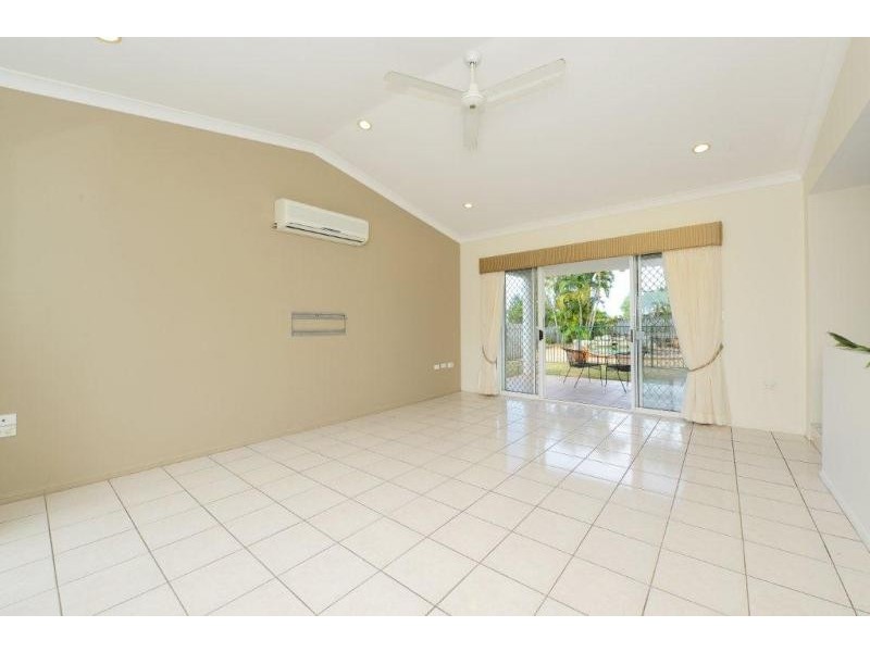 3 Rosemont Court, Mooroobool QLD 4870