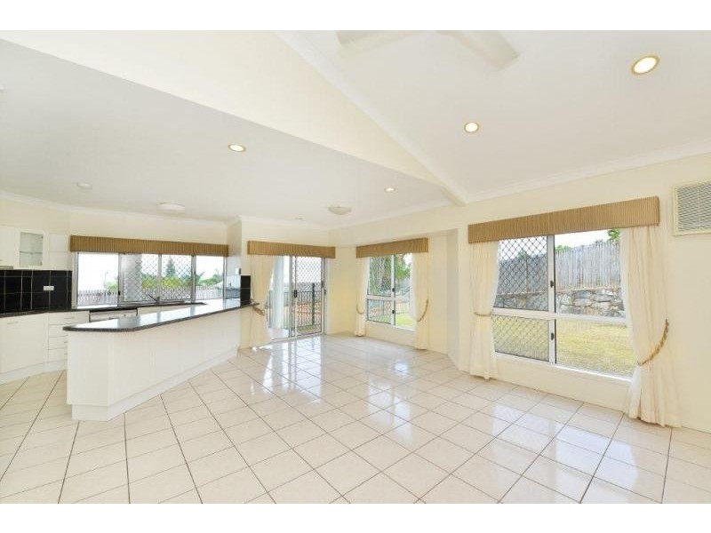 3 Rosemont Court, Mooroobool QLD 4870