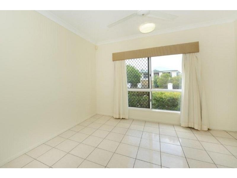3 Rosemont Court, Mooroobool QLD 4870