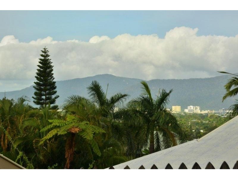 3 Rosemont Court, Mooroobool QLD 4870