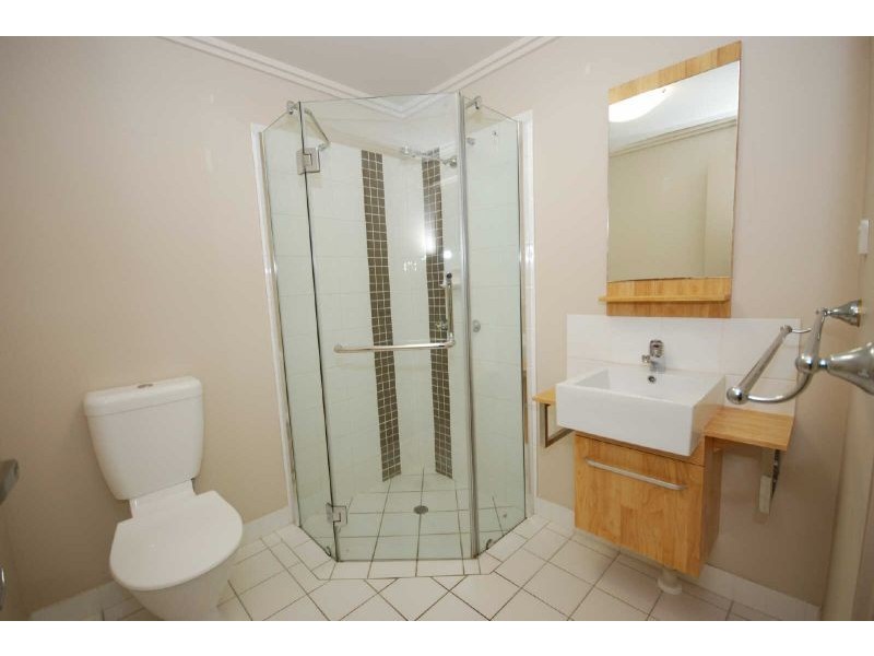 205/2-4 Centenary Close, Manoora QLD 4870