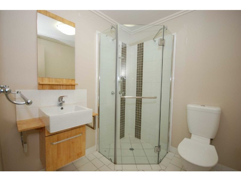 205/2-4 Centenary Close, Manoora QLD 4870