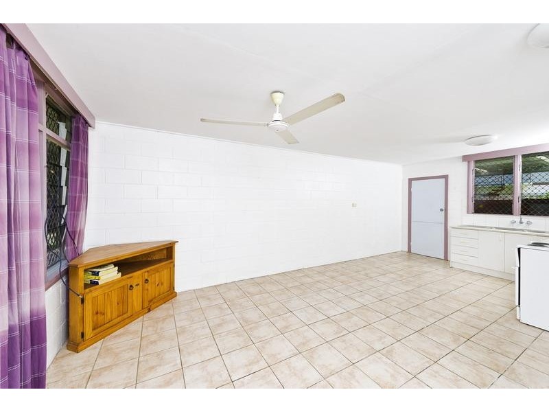 27 Sandown Close, Woree QLD 4868