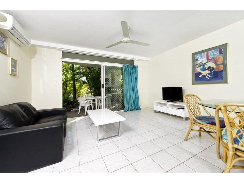 2/1 Poinciana Street, Holloways Beach QLD 4878