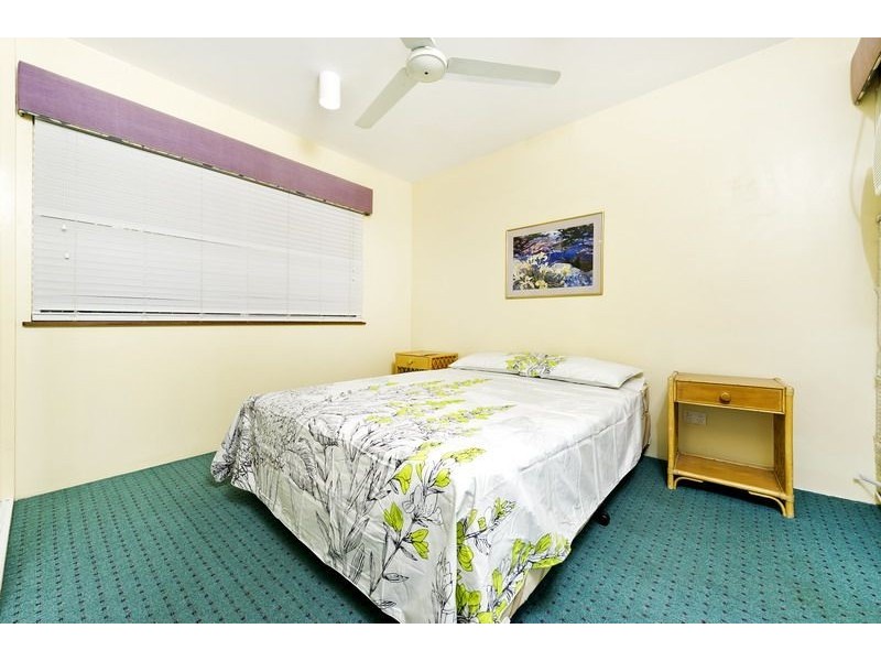 2/1 Poinciana Street, Holloways Beach QLD 4878