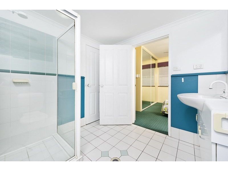 2/1 Poinciana Street, Holloways Beach QLD 4878