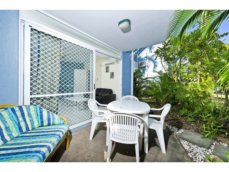 2/1 Poinciana Street, Holloways Beach QLD 4878