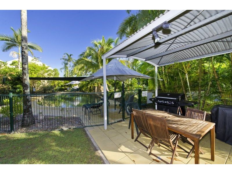 2/1 Poinciana Street, Holloways Beach QLD 4878