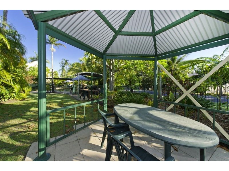 2/1 Poinciana Street, Holloways Beach QLD 4878