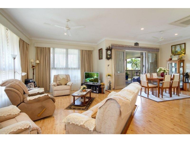 39 Southerden Dr (AKA 1 Rosemont Ct, Mooroobool QLD 4870