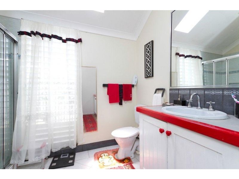 39 Southerden Dr (AKA 1 Rosemont Ct, Mooroobool QLD 4870