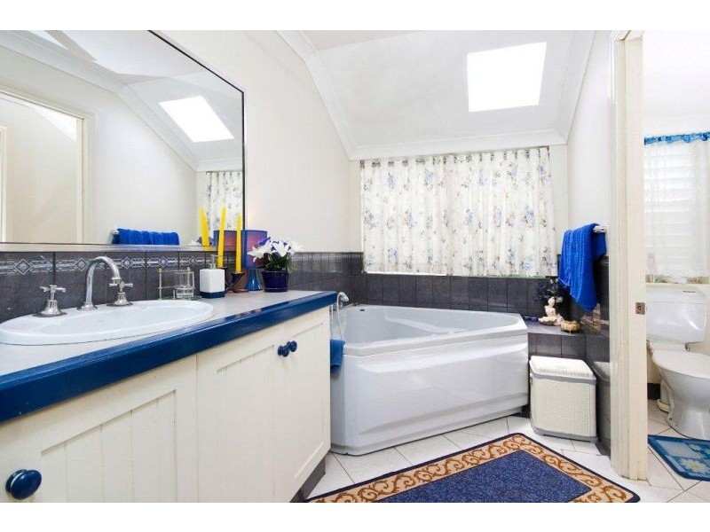 39 Southerden Dr (AKA 1 Rosemont Ct, Mooroobool QLD 4870