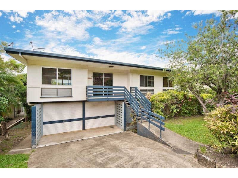 7 Sommerville Crescent, Whitfield QLD 4870