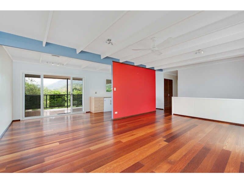 7 Sommerville Crescent, Whitfield QLD 4870
