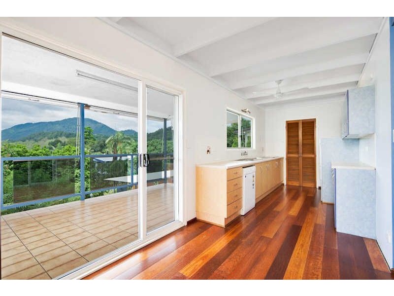 7 Sommerville Crescent, Whitfield QLD 4870
