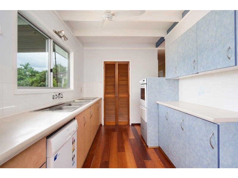 7 Sommerville Crescent, Whitfield QLD 4870