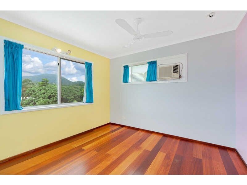 7 Sommerville Crescent, Whitfield QLD 4870