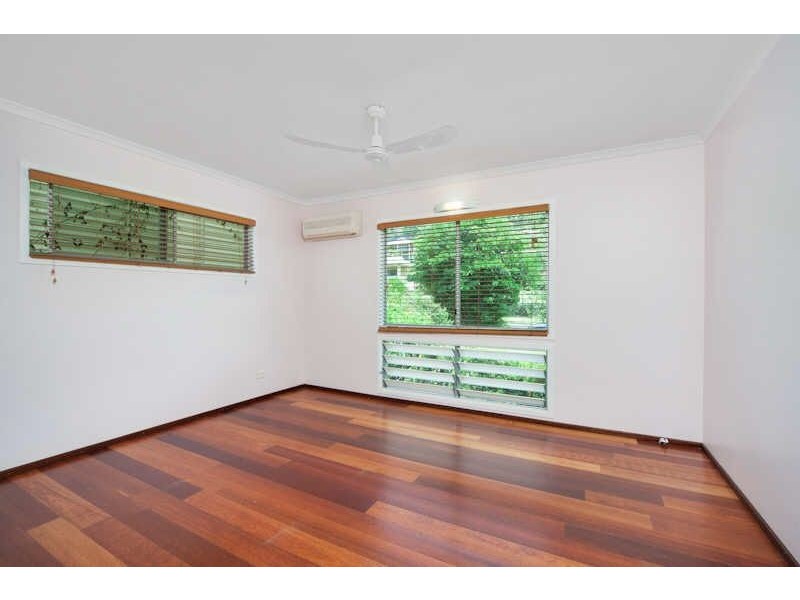 7 Sommerville Crescent, Whitfield QLD 4870