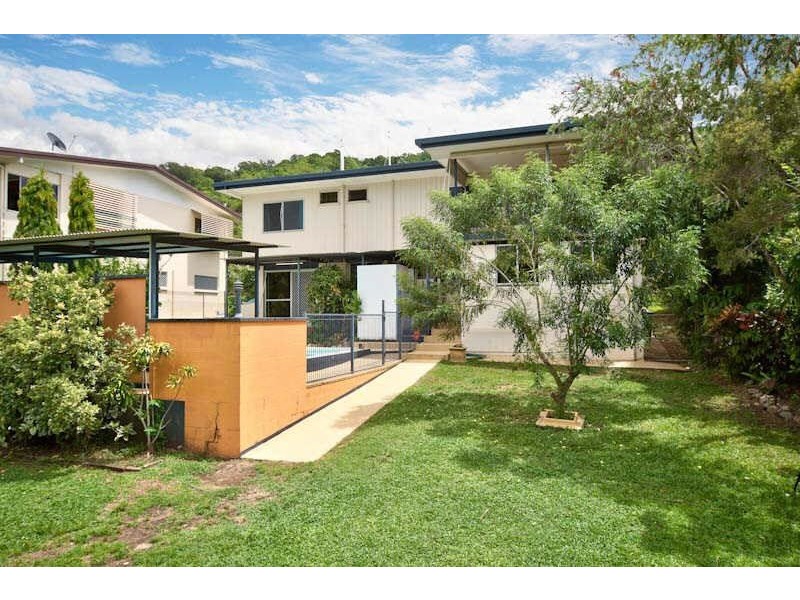 7 Sommerville Crescent, Whitfield QLD 4870
