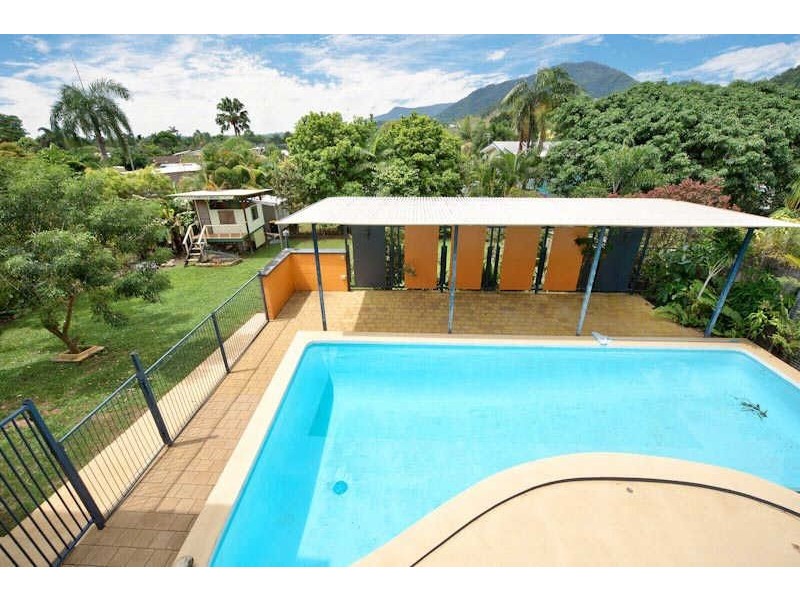 7 Sommerville Crescent, Whitfield QLD 4870