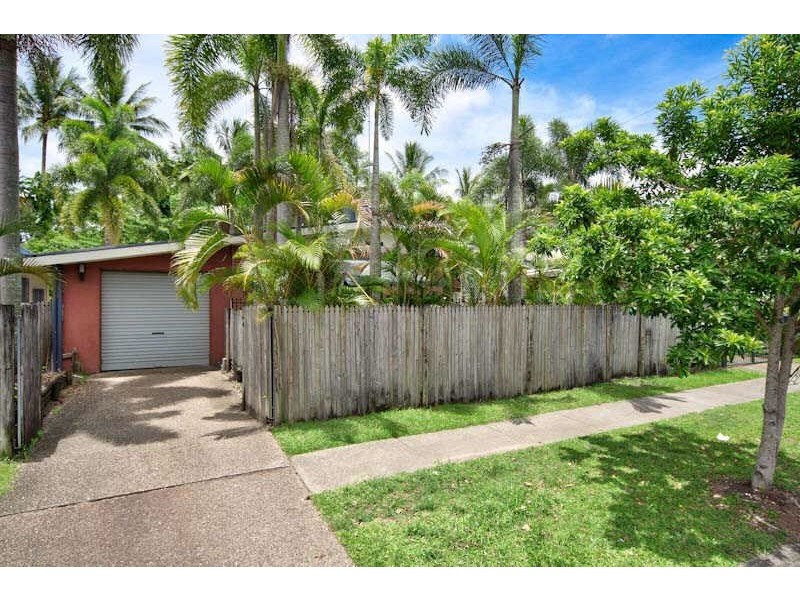 38 Reservoir Rd, Manoora QLD 4870