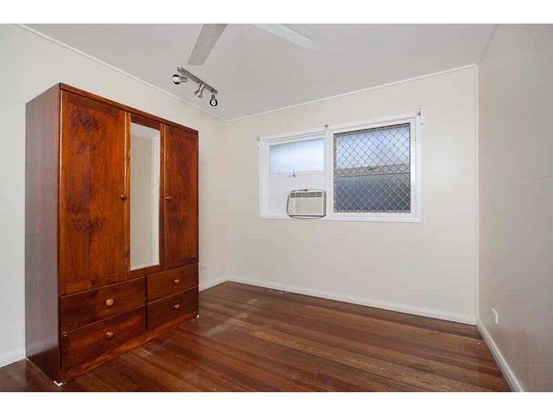 38 Reservoir Rd, Manoora QLD 4870