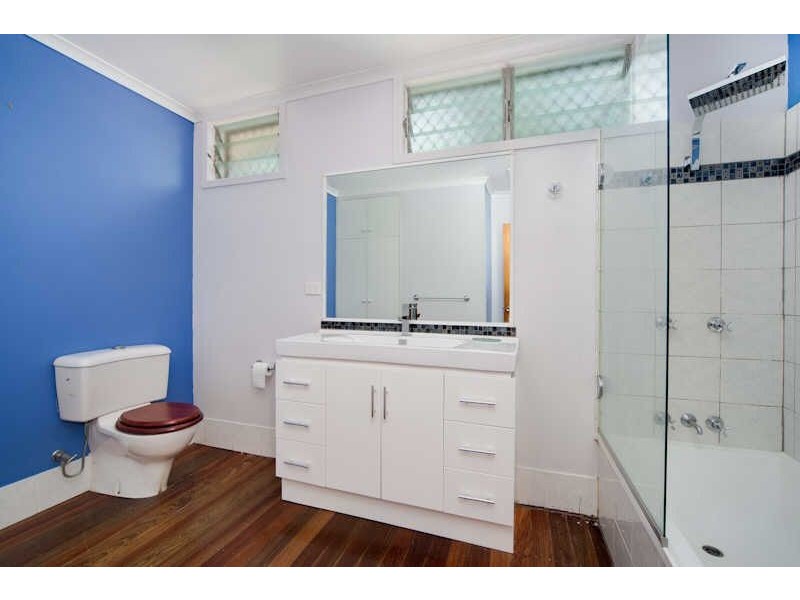 38 Reservoir Rd, Manoora QLD 4870