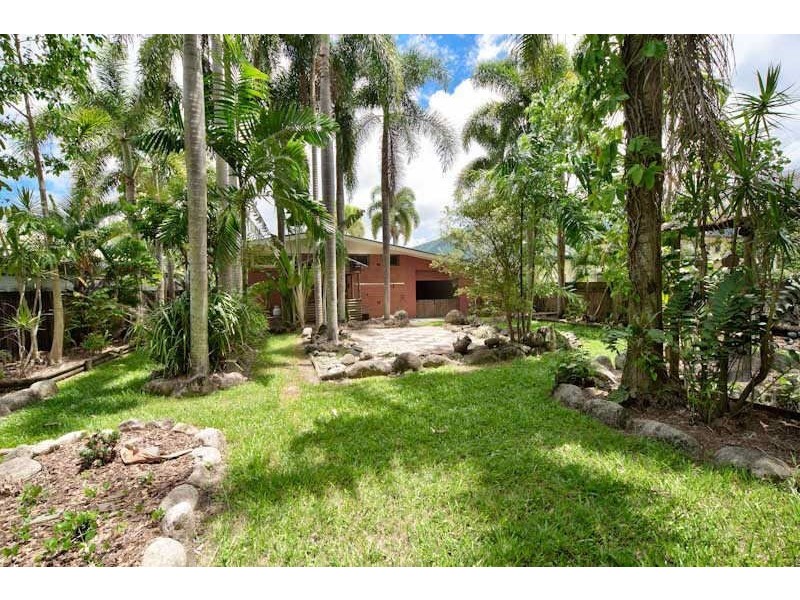38 Reservoir Rd, Manoora QLD 4870