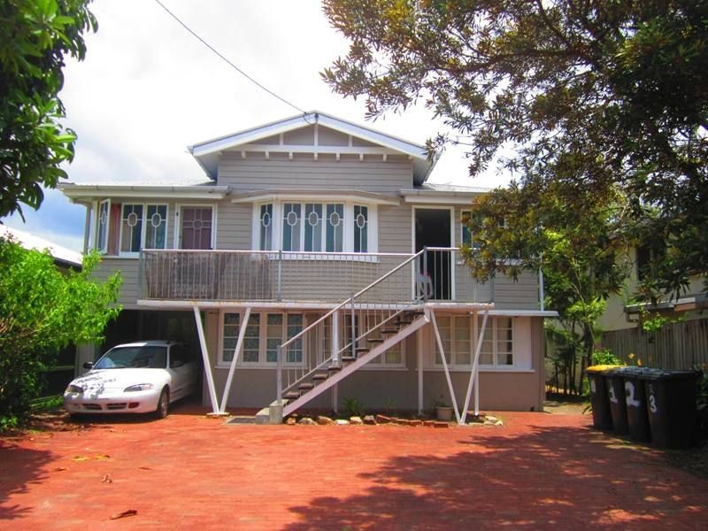 237 Lyons Street, Westcourt QLD 4870