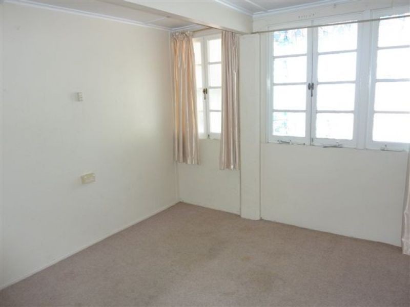 237 Lyons Street, Westcourt QLD 4870