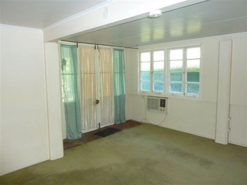 237 Lyons Street, Westcourt QLD 4870