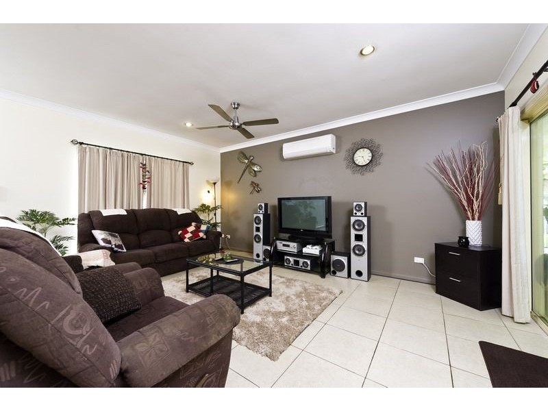 9 Yates Court, White Rock QLD 4868