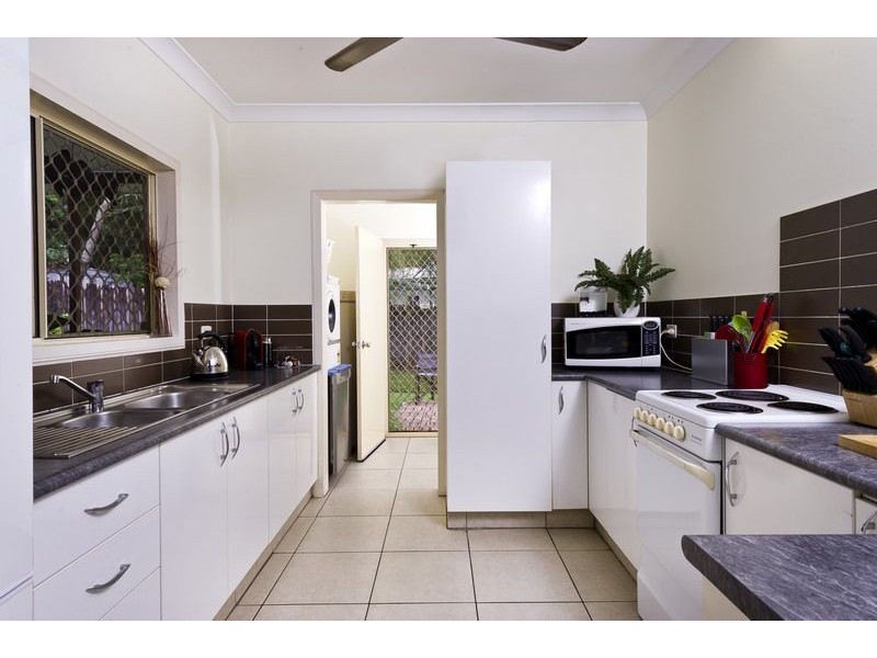 9 Yates Court, White Rock QLD 4868