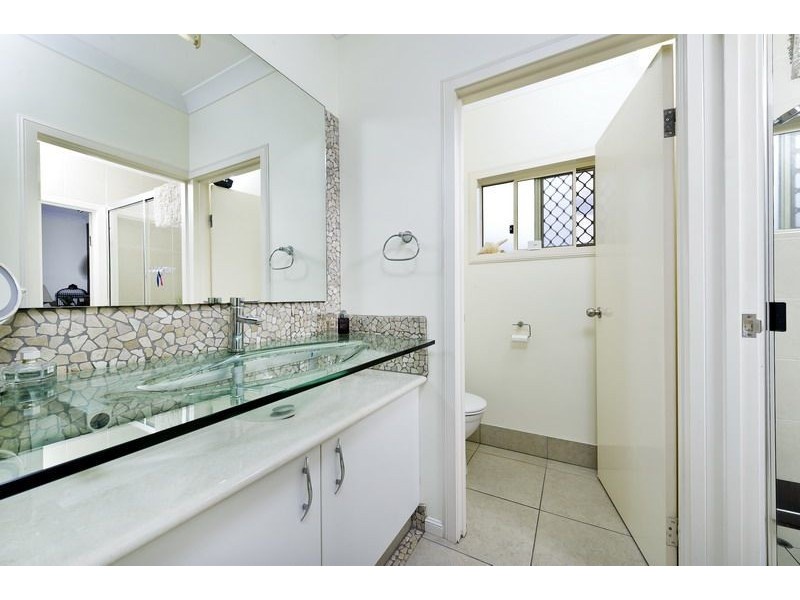 9 Yates Court, White Rock QLD 4868