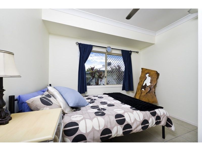 9 Yates Court, White Rock QLD 4868