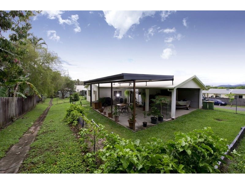 9 Yates Court, White Rock QLD 4868