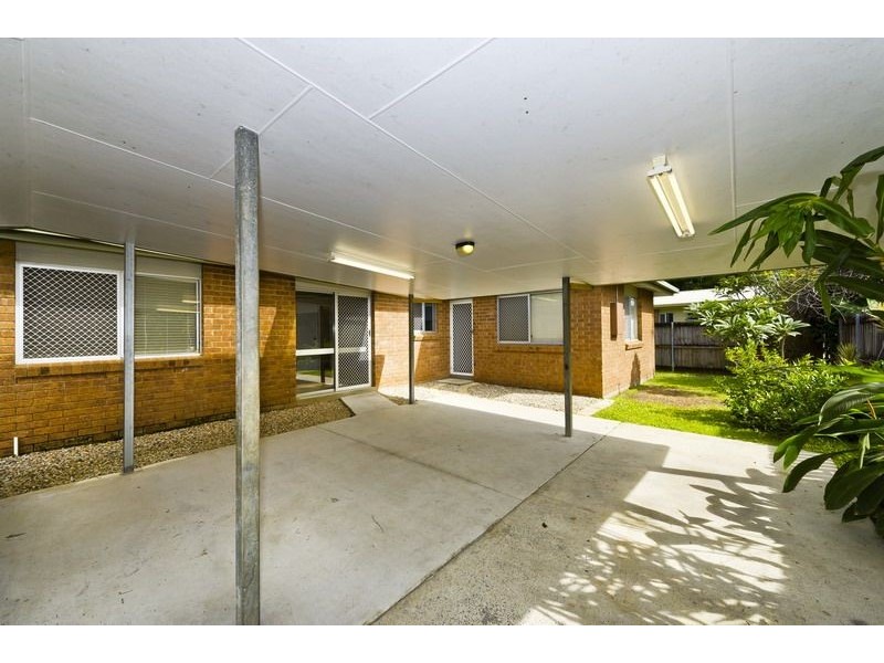 26 Long Street, Mooroobool QLD 4870